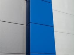 Budynek Fabryki Płyt Izolacyjnych termPIR w Bochni, niebieski profil